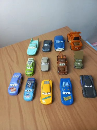 Lote carrinhos do filme Carros