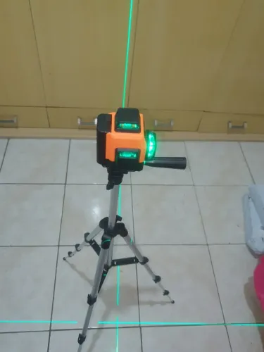 Nível a laser 12 linhas, marca Hilda, linhas verde + tripé. Retirada Riacho fundo 1