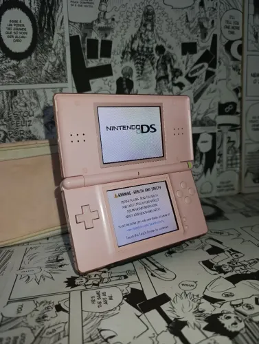 Nintendo DS Lite Rose Completo - Telas impecáveis - Canetinha, carregador e case rosa