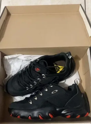 Vendo sapato oakley caveirão