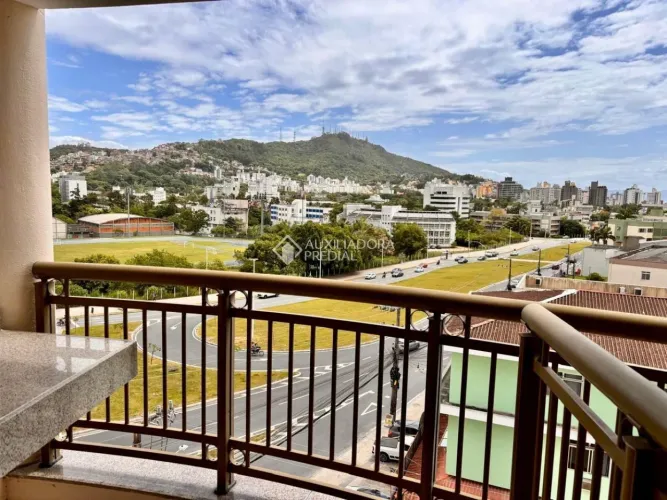 Apartamento de 3 dormitórios em frente a UFSC em condomínio completo.