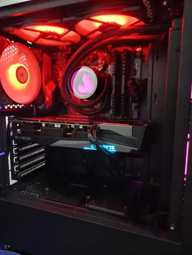 PC Gamer Ryzen 7 5700X + RX 7600 8GB