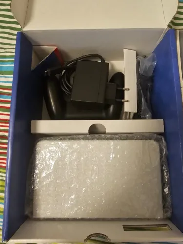Nintendo Switch OLED Branco Usado + Estojo e Acessórios. Jogo Super Mario NÃO INCLUÍDO