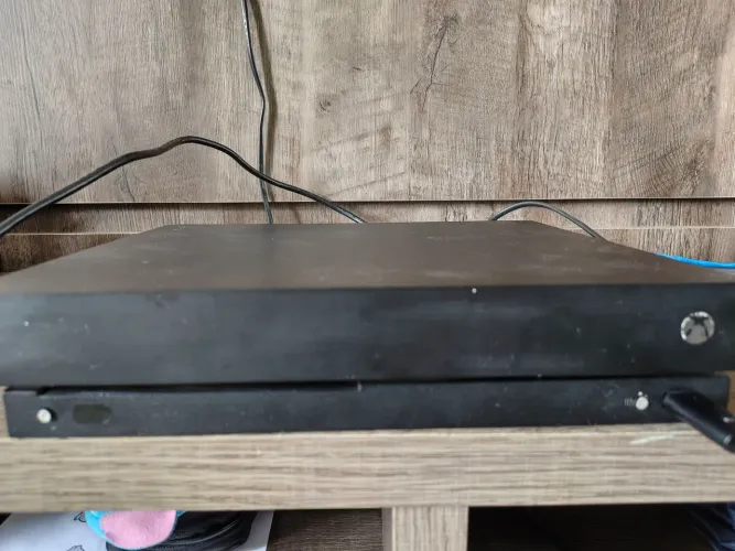 Xbox one X, controle e tv.