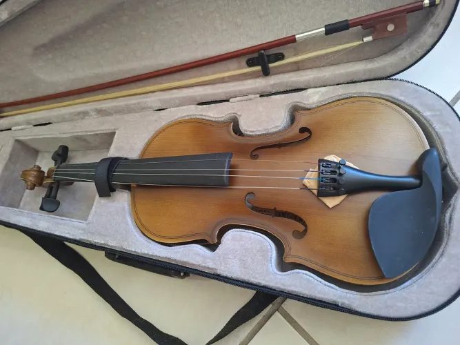 Violino 4/4 VOGGA (NOVO)