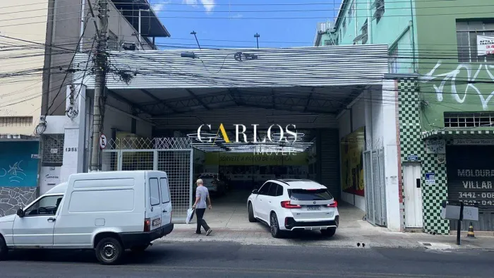Lojão/ Galpão com frente recuada 390m² na Rua Jacuí no Bairro Graça