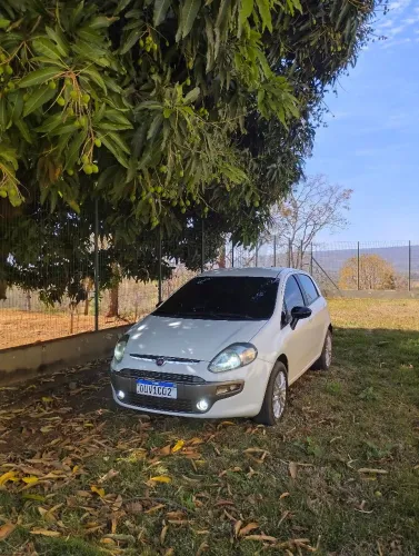 Fiat Punto Essence 1.6 Flex 16V 5P 2014