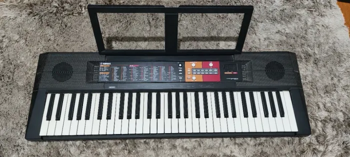 Teclado Yamaha PSR-F51 - Estado Novo