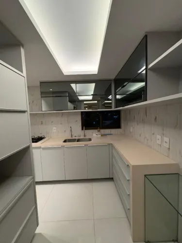 Apartamento com 4 suítes na Ilha do Retiro.