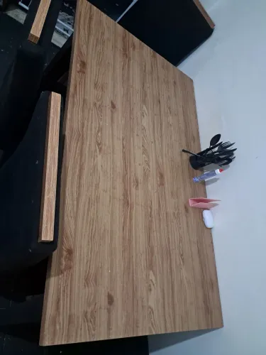 Mesa com 4 cadeira com estofado