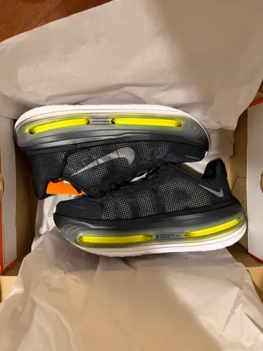 Tênis Nike Vomero Premium - tamanho 41