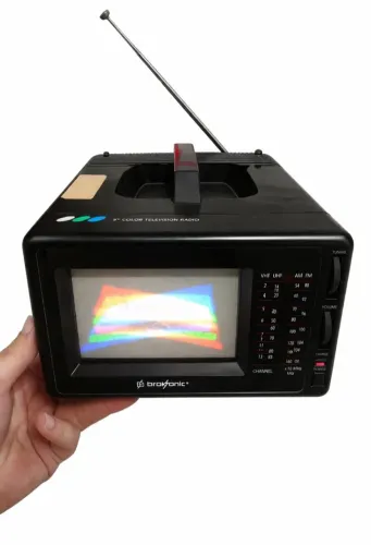 TV portátil 5 " - Quando liga a imagem que aparece são essas cores igual a foto 