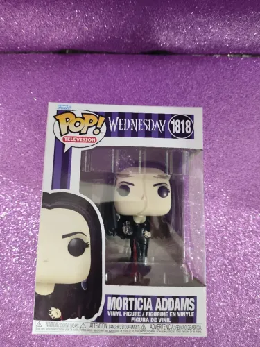 Funko Pop original Morticia Addams da série "Wandinha"