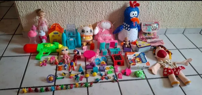 Lote de Brinquedos pra criança. 