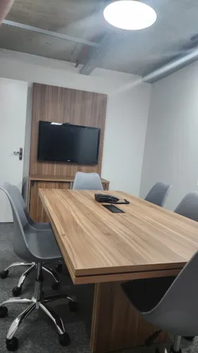 Mesa de Reuniao Completa +6 cadeiras giratorias+Painel/Rack- Excelente Estado R$2.990,00