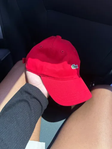 Boné Lacoste na etiqueta 