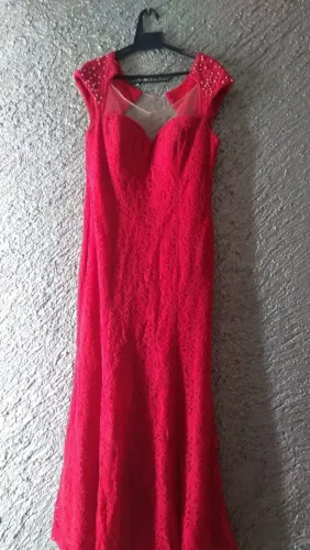 Lote de vestidos de festa.