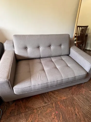 Sofá de linho usado - 2 lugares - confortável e em ótimo estado