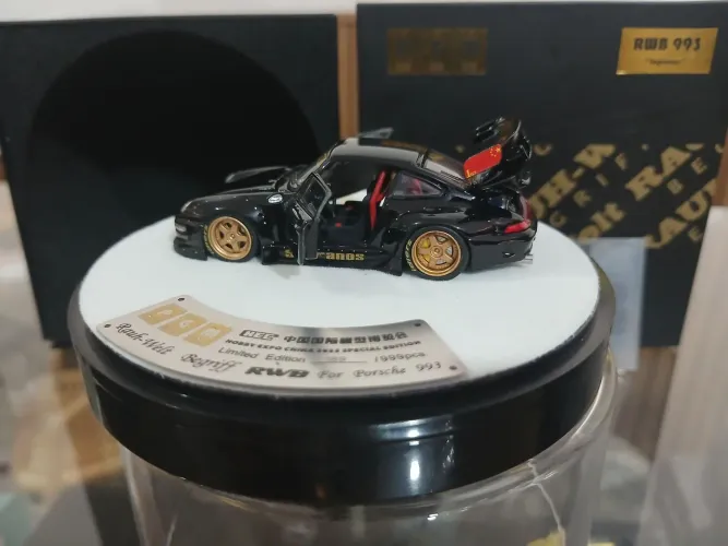 Miniatura 1:64 RWB 993 sopramos