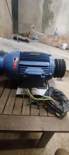 Motor Elétrico WEG 4,5 CV Trifásico 220/380V - Serviço Pesado