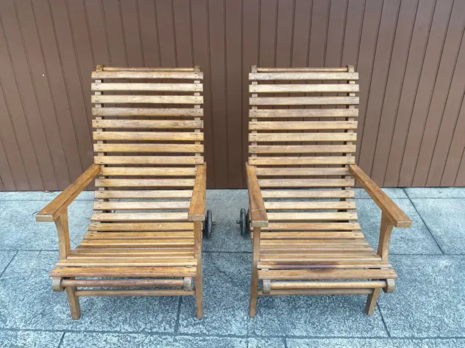 Par de Espreguiçadeiras Vintage em Madeira Maciça com Rodas