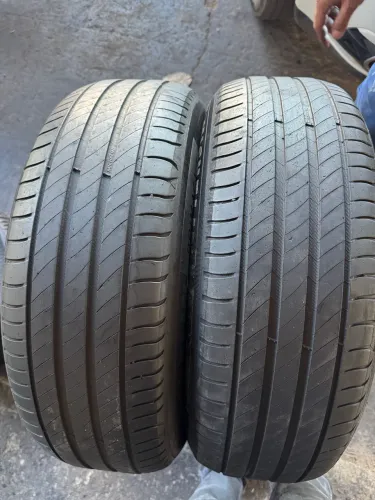 Par de Pneus Michelin Aro 17 Primacy 4 215/60R17 96H TL, 70% vida útil