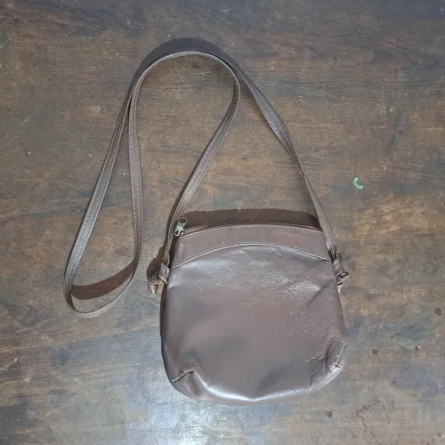 Bolsa tranversal em couro marrom