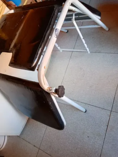 Vende-se uma maca ginecológica completa e com foco