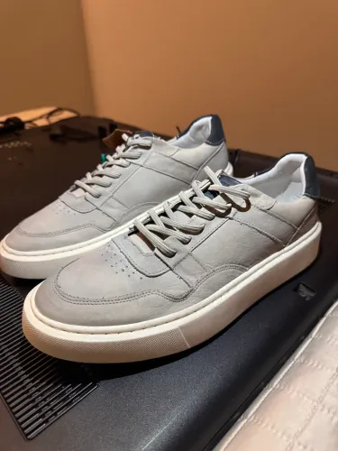 Tênis casual em couro legítimo 