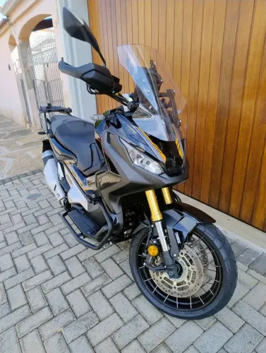 X- ADV. 750 Exclusiva 