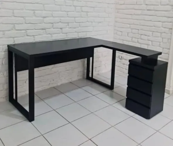Preta mesa com gaveteiro em L para escritório moderno