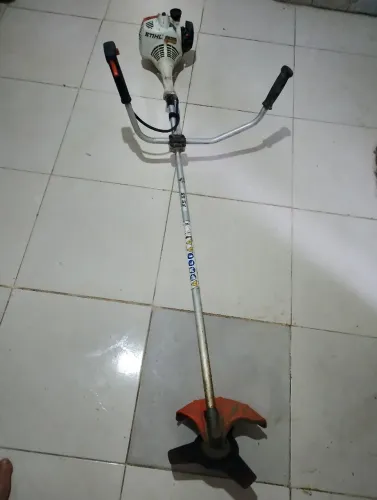 Vendo roçadeira still combustível completa! 700 reais  aceito boa proposta 