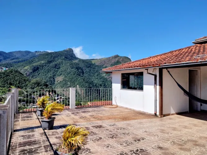 Casa para Venda em Petrópolis, Alto da Serra, 6 dormitórios, 3 banheiros, 4 vagas