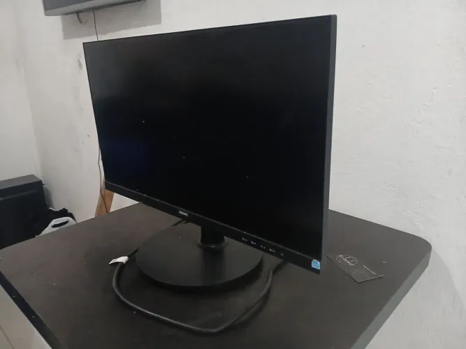 Monitor Philips com excelente qualidade de imagem e design moderno