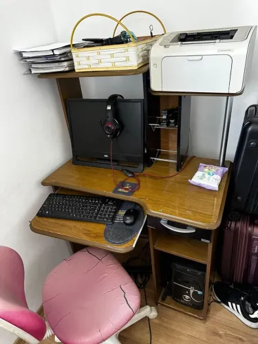 Escrivaninha de Computador + Cadeira Rosa