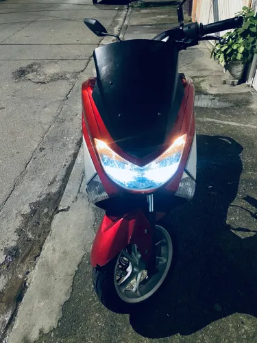 Nmax Vermelha 160cc - Vermelha - Ótimo estado 