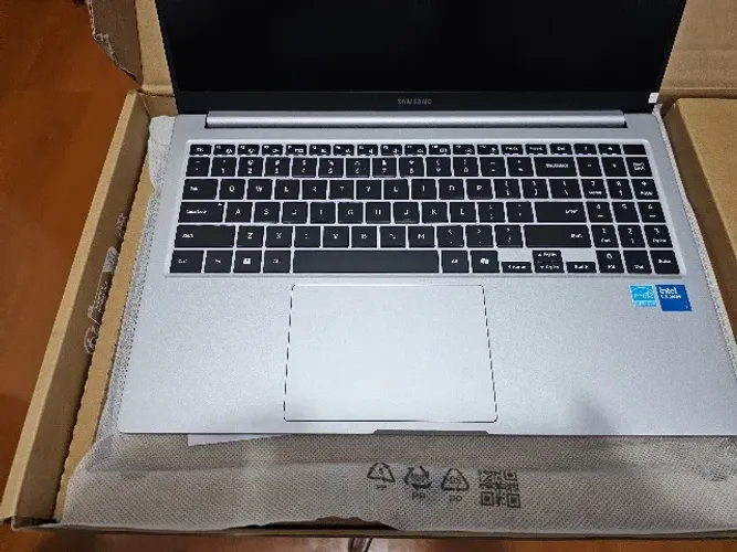 GALAXY BOOK 4 15,5" 512 SSD 16 GB RAM NOVO
