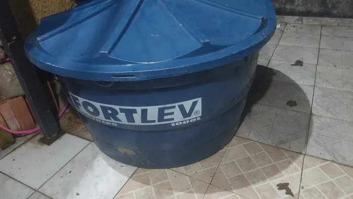 Vendo Caixa d'água retirada em ramos