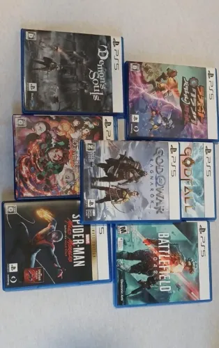 Lote 7 jogos PS5 mídia física: God of War Ragnarök, Spider-Man, Demon's Souls e mais