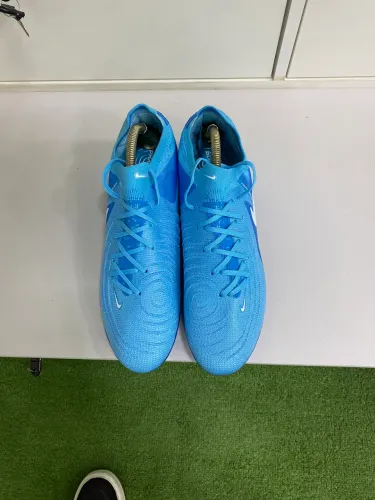 Chuteira Nike phantom