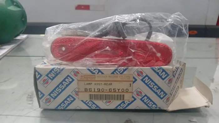 Lanterna Dianteira Direita (B6190-65Y00) GENUINO NISSAN