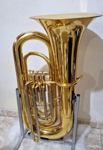 Tuba Yamaha YBB-321 made in Japan, 4/4 de 4 pistos em Sib, de bomba longa.