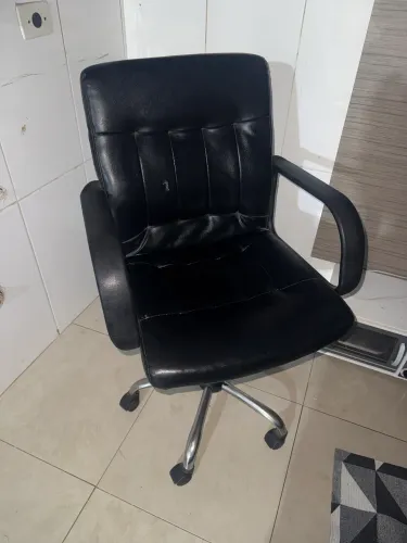 cadeira de couro