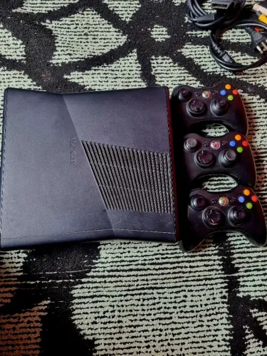 Vendo Xbox 360 slim