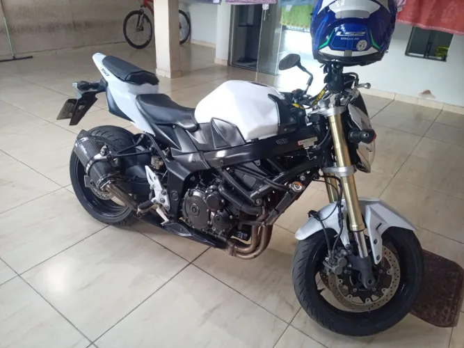 Moto GSR 750, 4 cilindros, em excelentes condições!!!