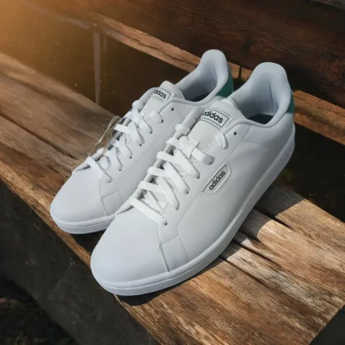 Tênis Adidas casual branco original n° 40 na caixa