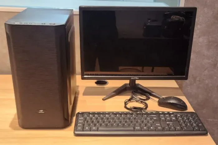 COMPUTADOR COMPLETO (CPU; TELA; TECLADO E MOUSE)
