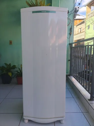 Geladeira Consul, Semi nova, Funcionando perfeitamente, Voltagem 220v