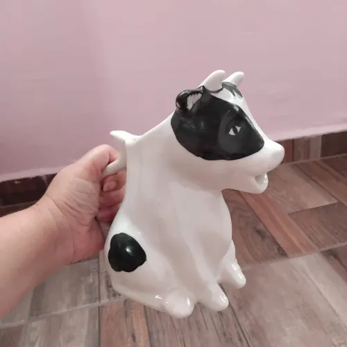 Jarra porcelana em formato de vaquinha