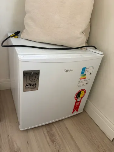 Frigobar pequeno branco